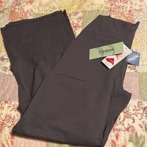 G54Free Gray Yoga Pants NEW 8/10